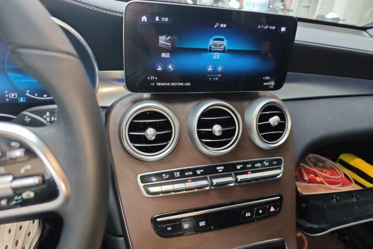 Used Mercedes-Benz GLC 2022 Facelifted GLC 300 L 4MATIC Luxury Edition Audio And AC Panel