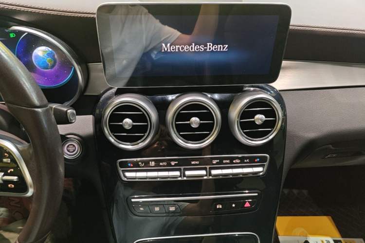 Used Mercedes-Benz GLC 2022 Second Facelift GLC 260 L 4MATIC Dynamic Edition Audio And AC Panel