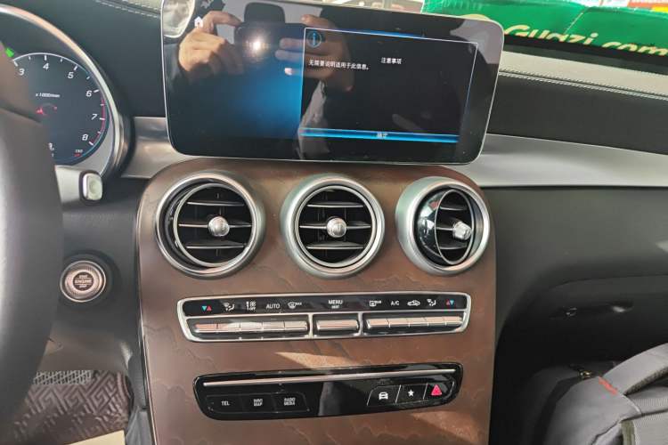 Used Mercedes-Benz GLC 2022 Second Facelift GLC 260 L 4MATIC Luxury Edition Audio And AC Panel