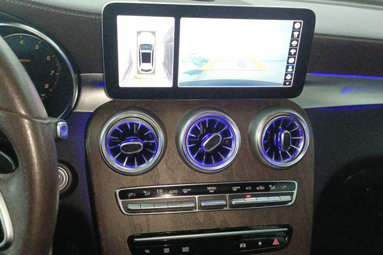 Used Mercedes-Benz GLC 2022 Facelift GLC 260 L 4MATIC Luxury Edition Audio And AC Panel