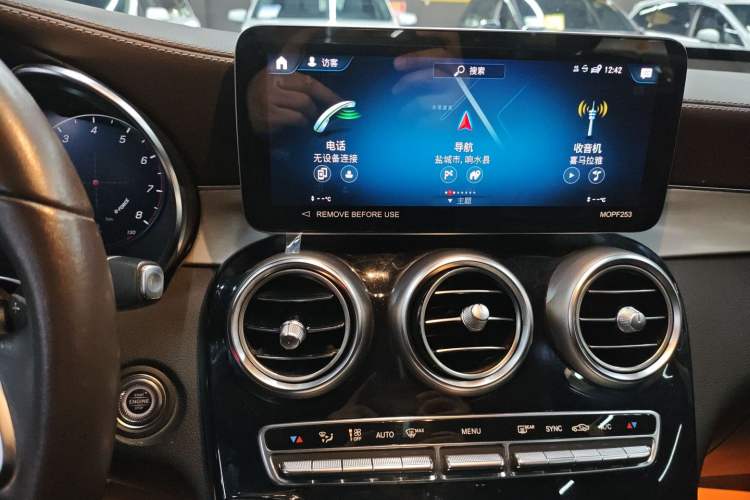 Used Mercedes-Benz GLC 2022 Refreshed GLC 260 L 4MATIC Dynamic Edition Audio And AC Panel