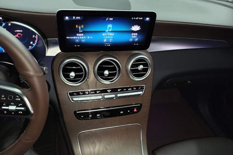 Used Mercedes-Benz GLC 2022 Refreshed GLC 300 L 4MATIC Dynamic Edition Prestige Version Audio And AC Panel