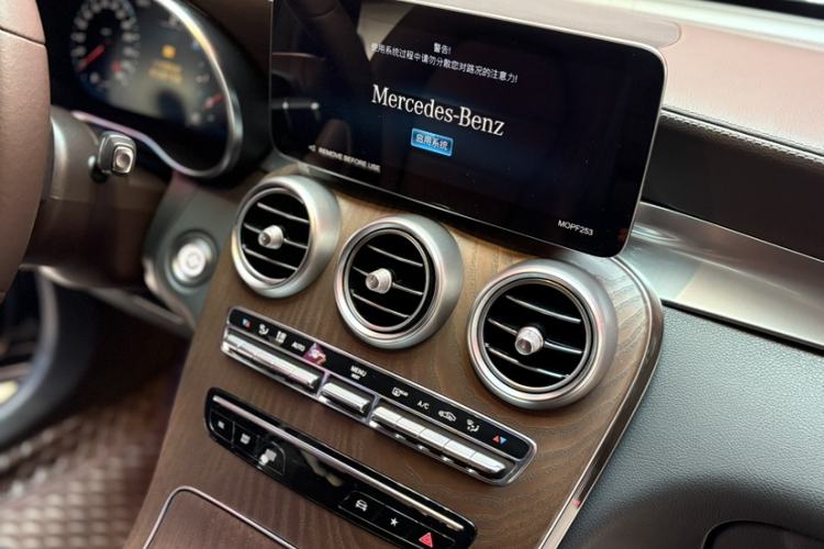 Used Mercedes-Benz GLC 2022 Refreshed GLC 300 L 4MATIC Dynamic Edition Prestige Version Audio And AC Panel