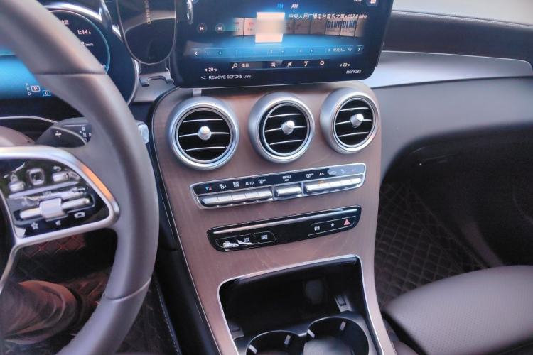 Used Mercedes-Benz GLC 2022 Facelift GLC 260 L 4MATIC Luxury Edition Audio And AC Panel