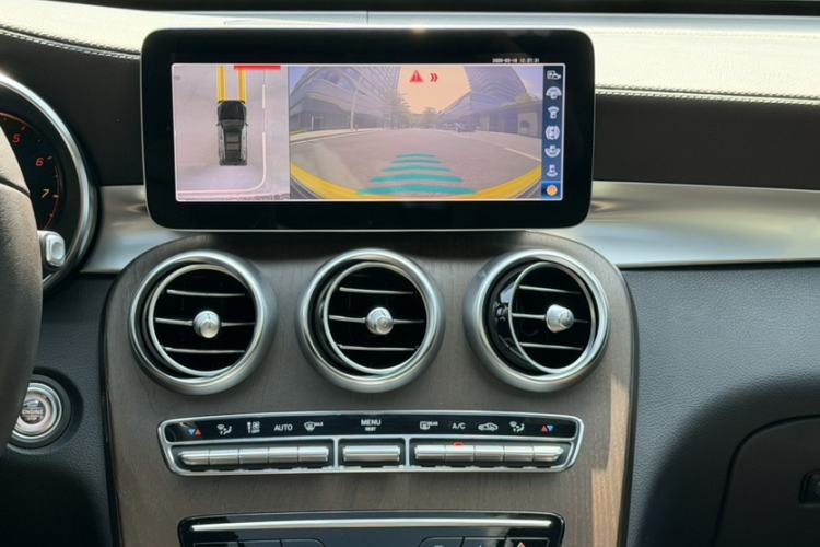 Used Mercedes-Benz GLC 2022 Facelift GLC 260 L 4MATIC Luxury Edition Audio And AC Panel