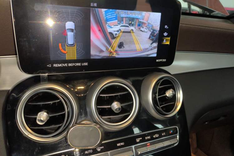 Used Mercedes-Benz GLC 2022 Refreshed GLC 260 L 4MATIC Dynamic Edition Audio And AC Panel