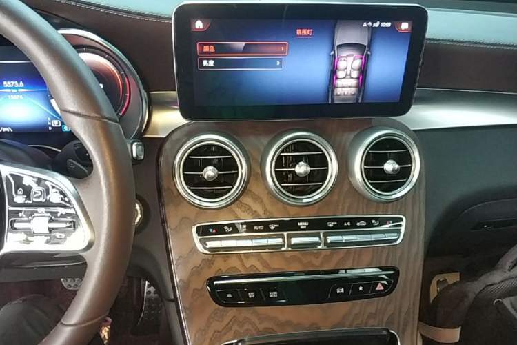 Used Mercedes-Benz GLC 2022 Refreshed GLC 300 L 4MATIC Dynamic Edition Prestige Version Audio And AC Panel