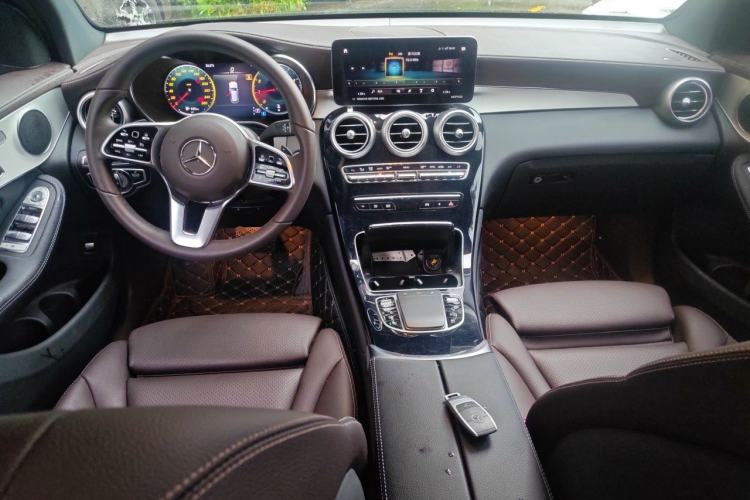 Used Mercedes-Benz GLC 2022 Facelifted GLC 260 L 4MATIC Dynamic Edition Center Console