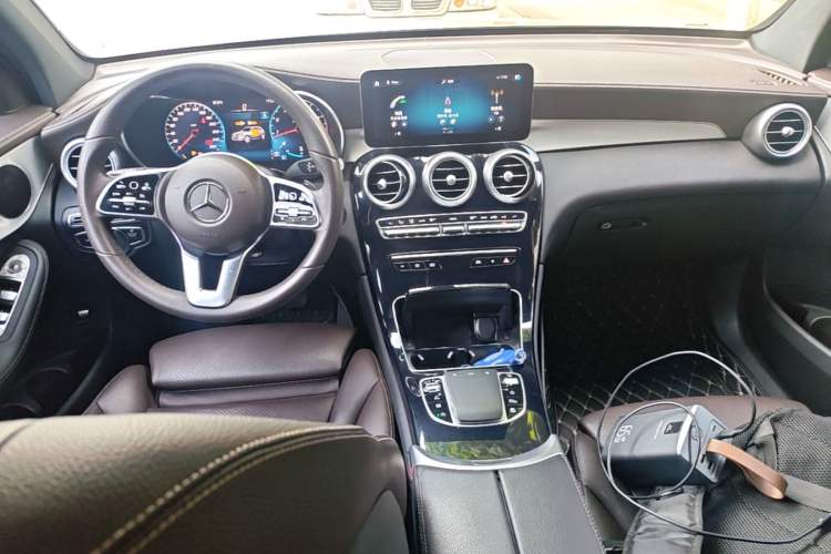 Used Mercedes-Benz GLC 2022 Facelifted GLC 260 L 4MATIC Dynamic Edition Center Console