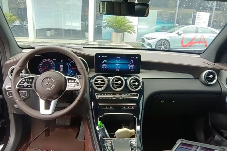 Used Mercedes-Benz GLC 2022 Second Facelift GLC 260 L 4MATIC Dynamic Edition Center Console
