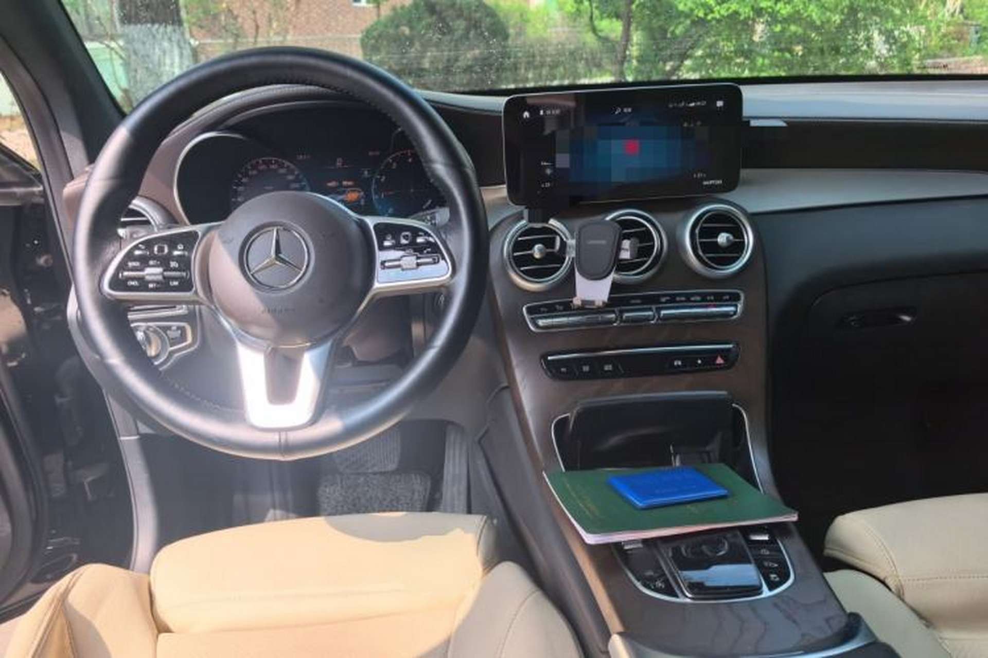 Used Mercedes-Benz GLC 2022 Refreshed GLC 260 L 4MATIC Dynamic Edition Center Console