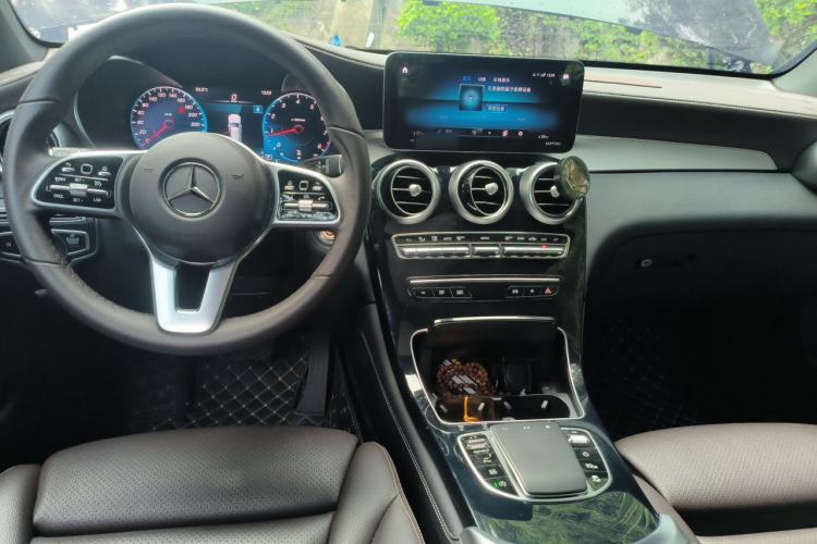 Used Mercedes-Benz GLC 2022 Second Facelift GLC 260 L 4MATIC Dynamic Edition Center Console