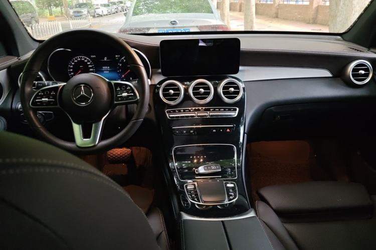 Used Mercedes-Benz GLC 2022 Second Facelift GLC 260 L 4MATIC Dynamic Edition Center Console