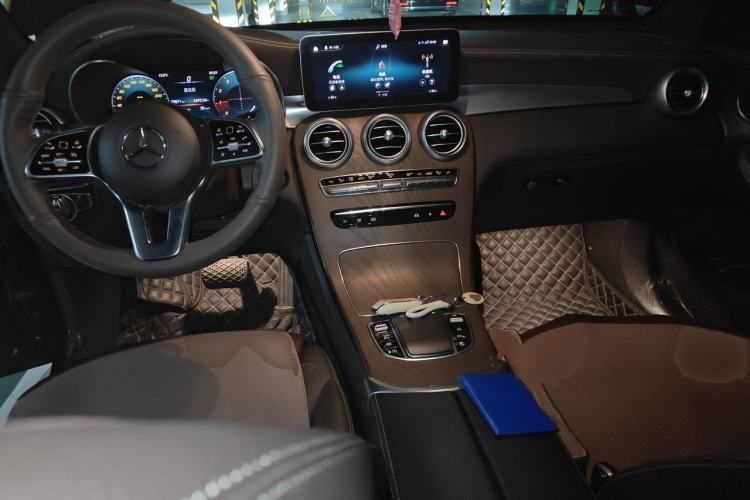 Used Mercedes-Benz GLC 2022 GLC 300 L 4MATIC Dynamic Edition Prestige Model Center Console