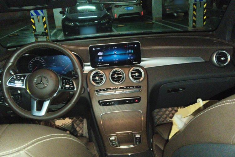 Used Mercedes-Benz GLC 2022 Second Facelift GLC 260 L 4MATIC Luxury Edition Center Console