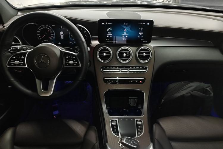 Used Mercedes-Benz GLC 2022 Refreshed GLC 300 L 4MATIC Dynamic Edition Center Console