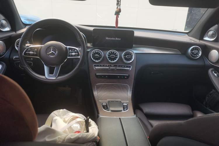 Used Mercedes-Benz GLC 2022 GLC 300 L 4MATIC Dynamic Edition Prestige Model Center Console