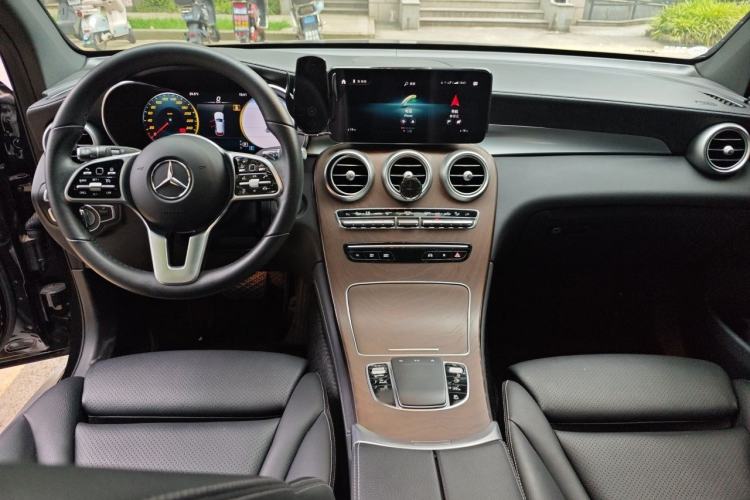 Used Mercedes-Benz GLC 2022 Second Facelift GLC 260 L 4MATIC Luxury Edition Center Console