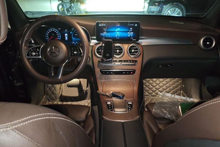 Used Mercedes-Benz GLC 2022 Refreshed GLC 300 L 4MATIC Dynamic Edition Center Console