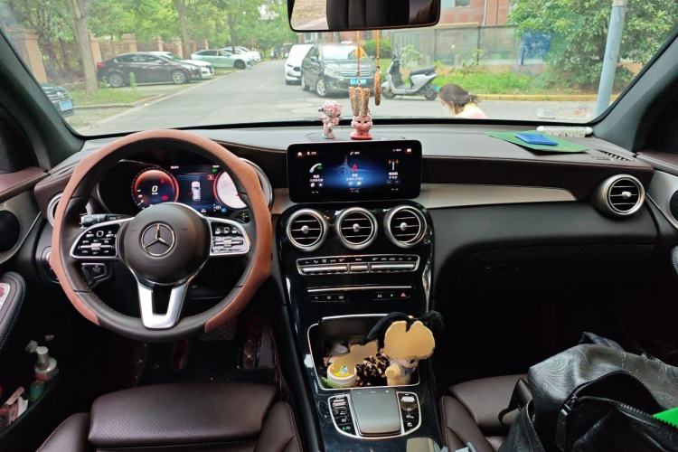 Used Mercedes-Benz GLC 2022 Facelifted GLC 260 L 4MATIC Dynamic Edition Center Console