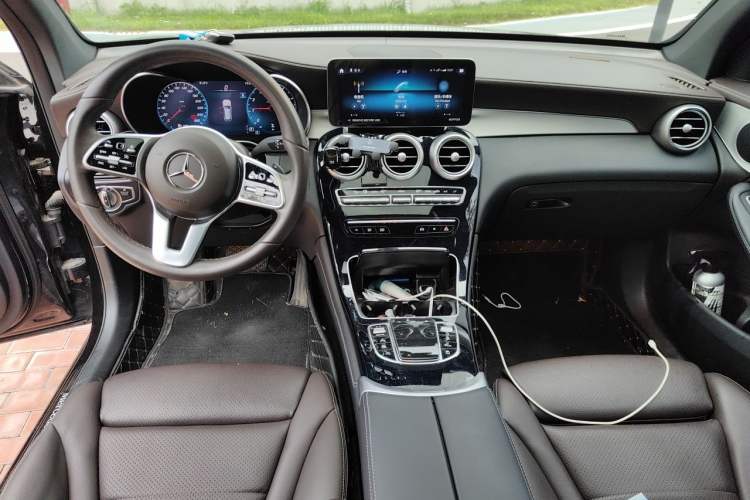 Used Mercedes-Benz GLC 2022 Second Facelift GLC 260 L 4MATIC Dynamic Edition Center Console