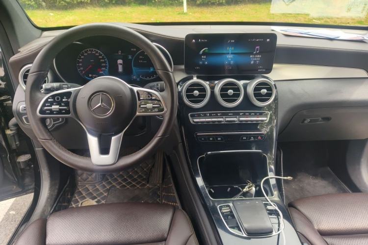 Used Mercedes-Benz GLC 2022 Refreshed GLC 260 L 4MATIC Dynamic Edition Center Console
