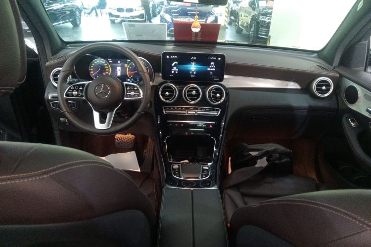Used Mercedes-Benz GLC 2022 Refreshed GLC 260 L 4MATIC Dynamic Edition Center Console