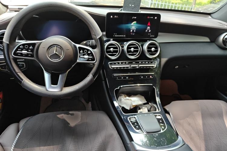 Used Mercedes-Benz GLC 2022 Facelifted GLC 260 L 4MATIC Dynamic Edition Center Console