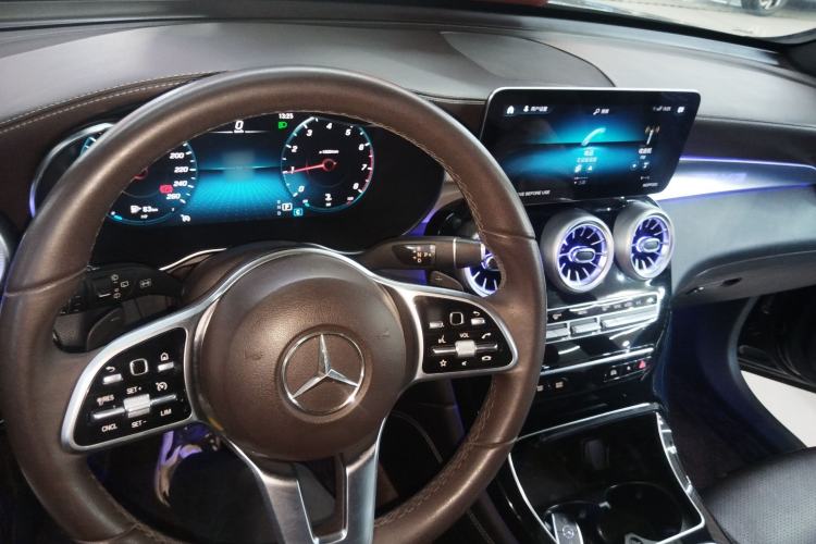 Used Mercedes-Benz GLC 2022 Refreshed GLC 260 L 4MATIC Dynamic Edition Center Console