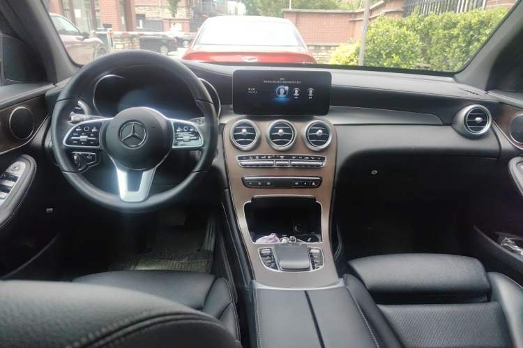 Used Mercedes-Benz GLC 2022 GLC 300 L 4MATIC Dynamic Model Center Console