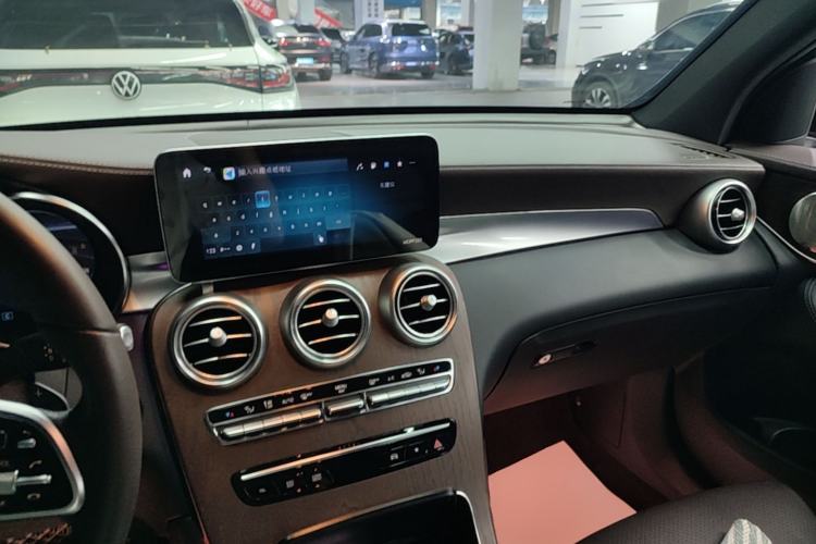 Used Mercedes-Benz GLC 2022 GLC 300 L 4MATIC Dynamic Model Center Console