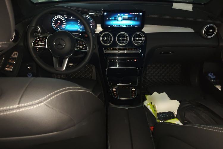 Used Mercedes-Benz GLC 2022 Facelifted GLC 260 L 4MATIC Dynamic Edition Center Console