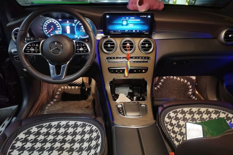 Used Mercedes-Benz GLC 2022 GLC 300 L 4MATIC Dynamic Edition Prestige Model Center Console
