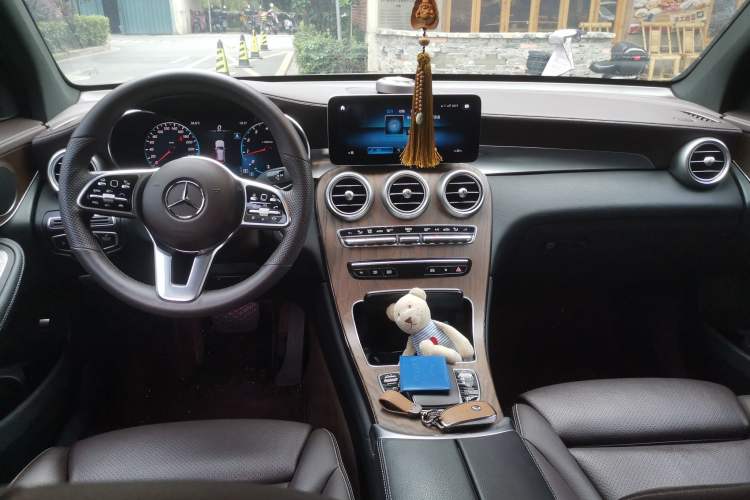 Used Mercedes-Benz GLC 2022 Second Facelift GLC 300 L 4MATIC Luxury Edition Center Console
