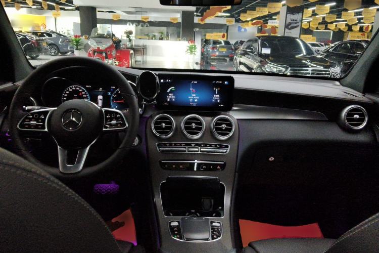 Used Mercedes-Benz GLC 2022 Second Facelift GLC 260 L 4MATIC Luxury Edition Center Console