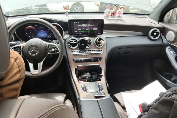 Used Mercedes-Benz GLC 2022 Facelift GLC 260 L 4MATIC Luxury Edition Center Console