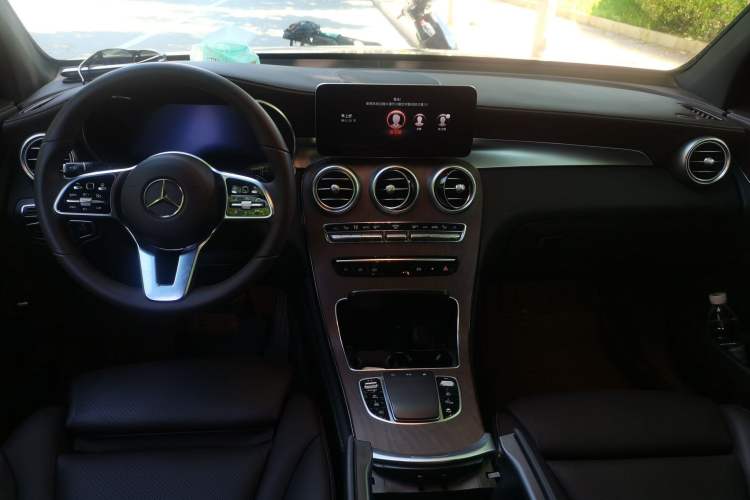 Used Mercedes-Benz GLC 2022 Second Facelift GLC 260 L 4MATIC Luxury Edition Center Console