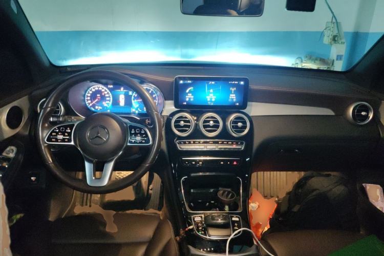 Used Mercedes-Benz GLC 2022 Second Facelift GLC 260 L 4MATIC Dynamic Edition Center Console