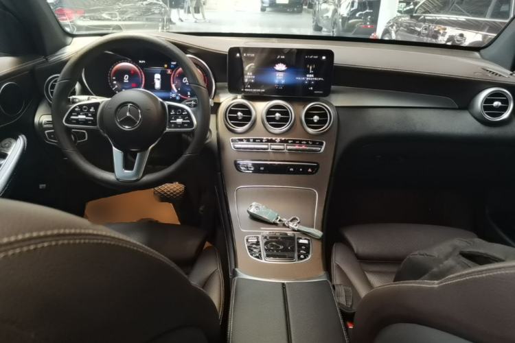 Used Mercedes-Benz GLC 2022 Refreshed GLC 300 L 4MATIC Dynamic Edition Center Console