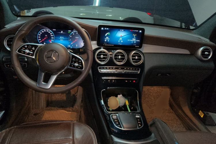 Used Mercedes-Benz GLC 2022 Facelifted GLC 260 L 4MATIC Dynamic Edition Center Console