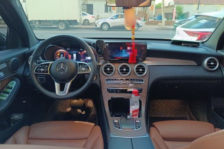 Used Mercedes-Benz GLC 2022 GLC 300 L 4MATIC Dynamic Edition Prestige Model Center Console