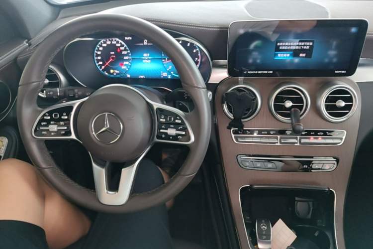 Used Mercedes-Benz GLC 2022 Refreshed GLC 300 L 4MATIC Dynamic Edition Center Console