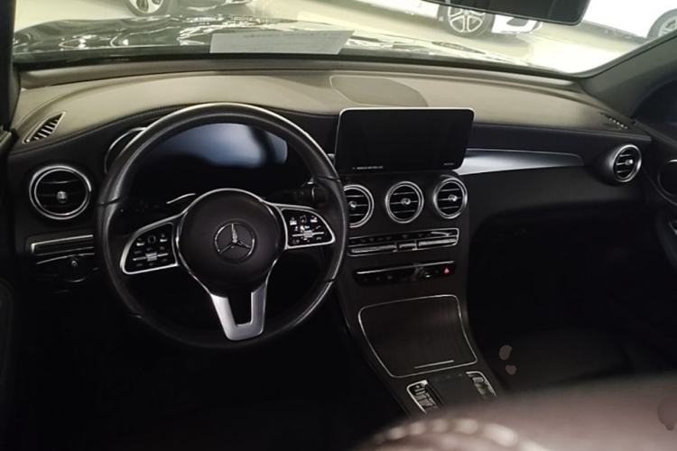 Used Mercedes-Benz GLC 2022 GLC 300 L 4MATIC Dynamic Edition Prestige Model Center Console