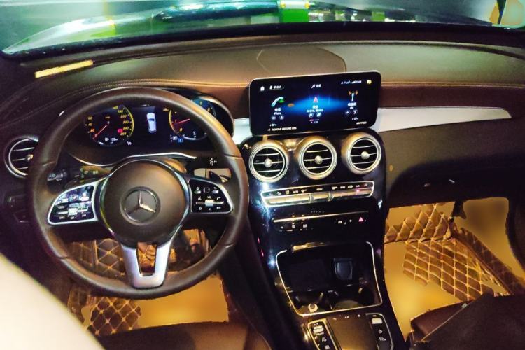 Used Mercedes-Benz GLC 2022 Facelifted GLC 260 L 4MATIC Dynamic Edition Center Console