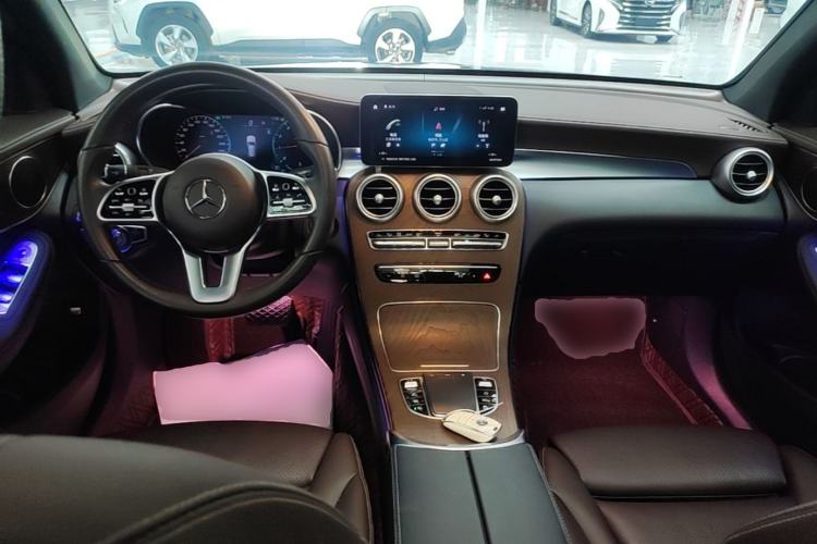 Used Mercedes-Benz GLC 2022 Second Facelift GLC 260 L 4MATIC Luxury Edition Center Console