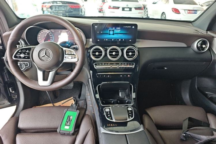 Used Mercedes-Benz GLC 2022 Facelift GLC 260 L 4MATIC Luxury Edition Center Console
