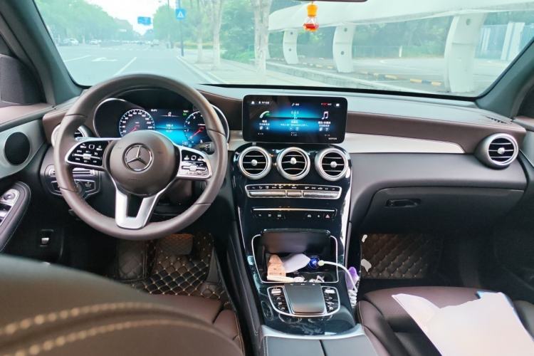 Used Mercedes-Benz GLC 2022 Second Facelift GLC 260 L 4MATIC Dynamic Edition Center Console
