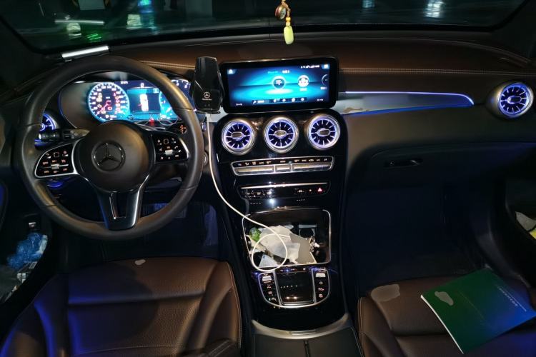 Used Mercedes-Benz GLC 2022 Second Facelift GLC 260 L 4MATIC Dynamic Edition Center Console
