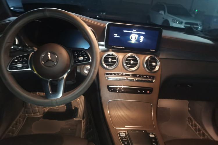 Used Mercedes-Benz GLC 2022 Facelift GLC 260 L 4MATIC Luxury Edition Center Console
