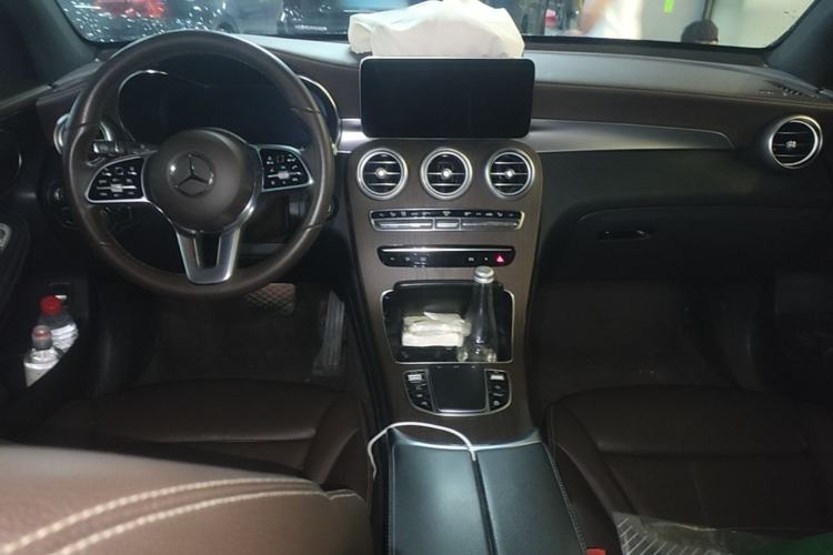 Used Mercedes-Benz GLC 2022 Refreshed GLC 300 L 4MATIC Dynamic Edition Center Console